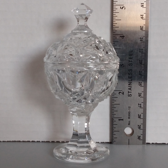 Mini Vintage Crystal Bowl - Picture 2 of 5